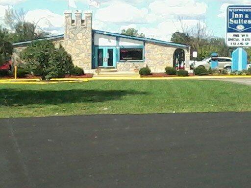 Westwoods Inn & Suites Woodhaven Exterior foto