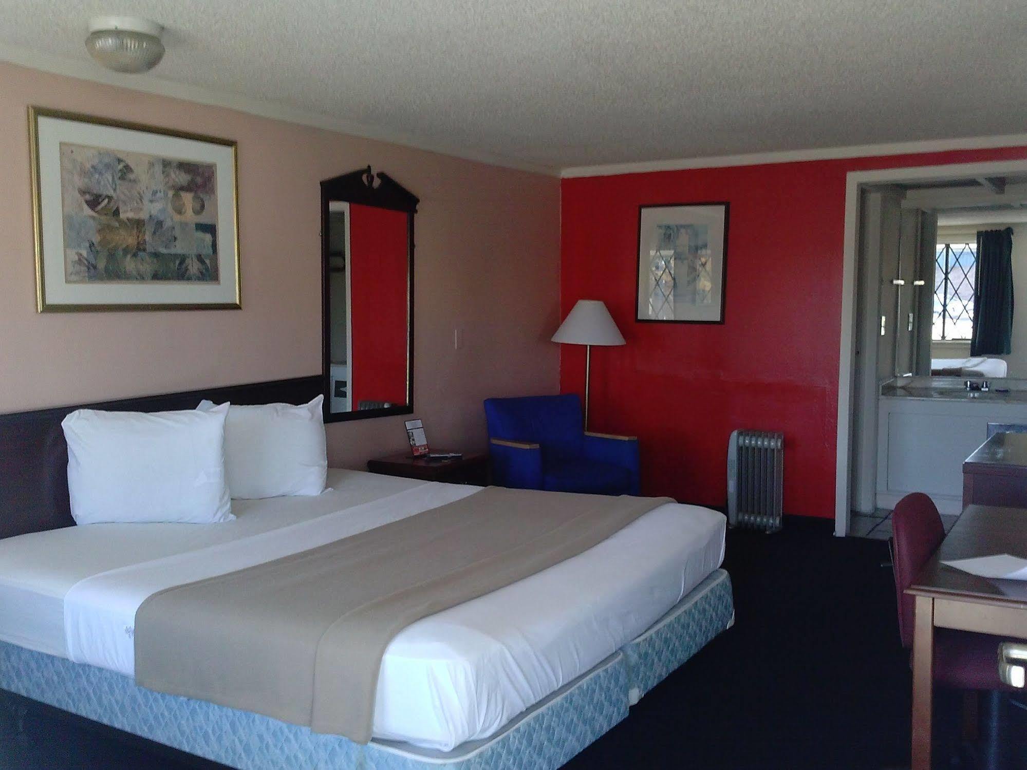 Westwoods Inn & Suites Woodhaven Exterior foto