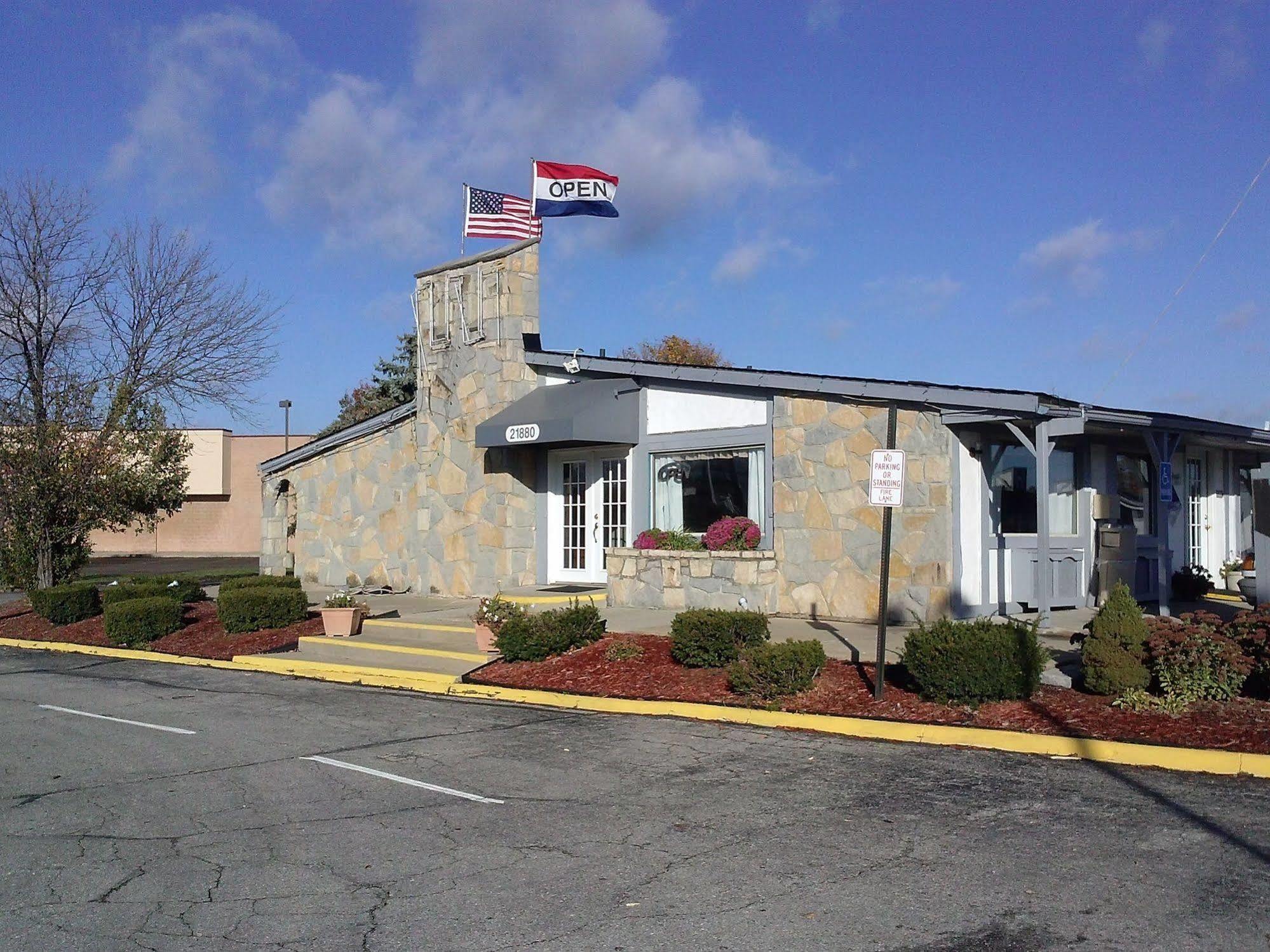 Westwoods Inn & Suites Woodhaven Exterior foto