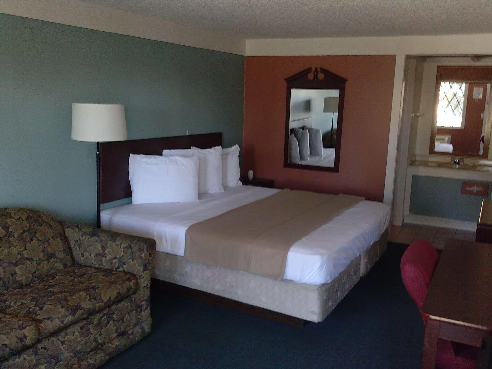 Westwoods Inn & Suites Woodhaven Exterior foto