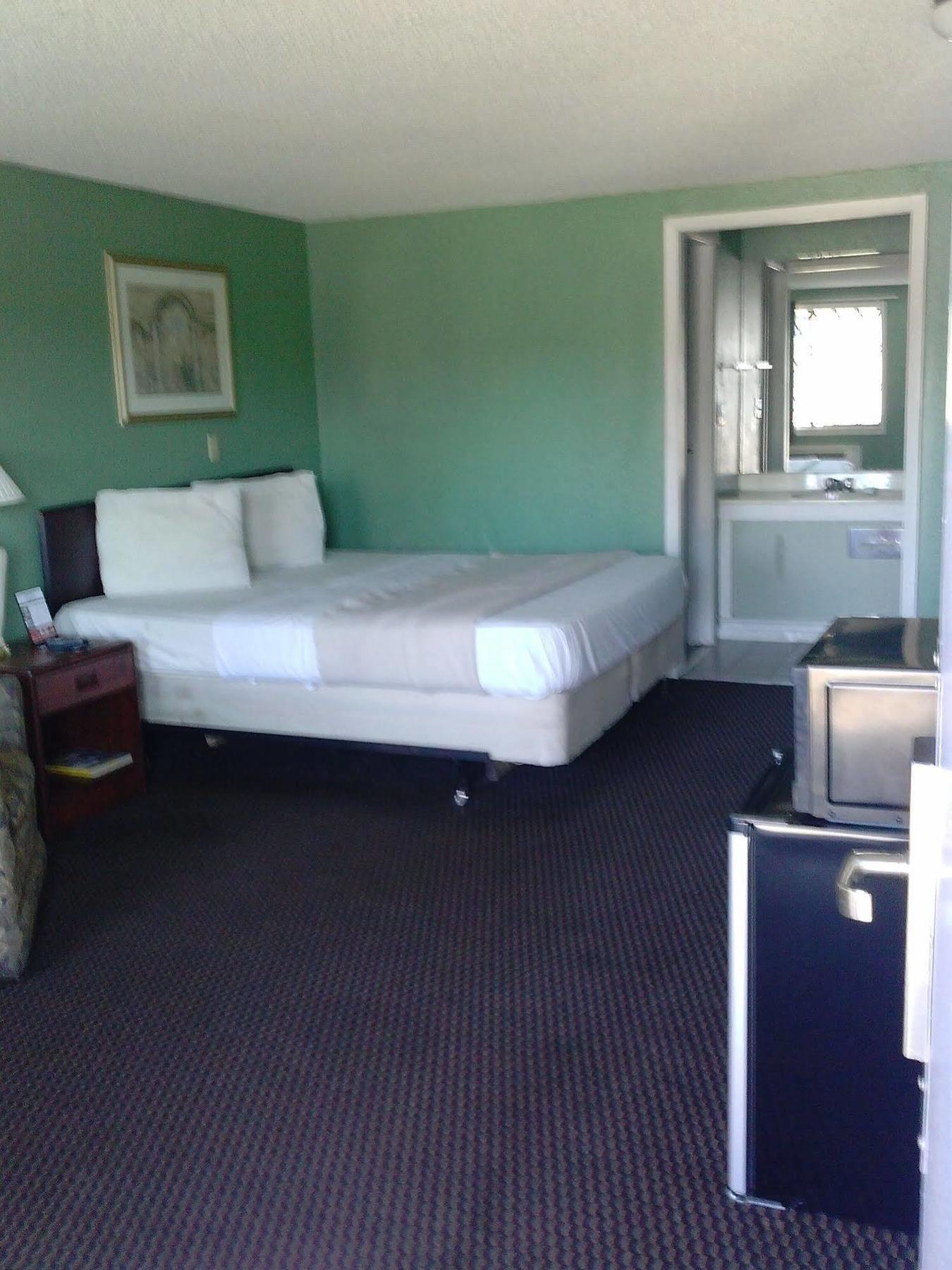 Westwoods Inn & Suites Woodhaven Exterior foto